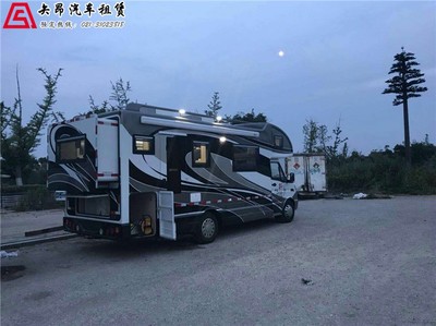 上海青浦華新勞斯萊斯銀云婚車出租 經典座駕點亮浪漫時刻，助力服裝節時尚盛典